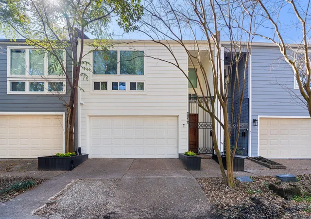 1st image of 2612 Yupon St, Houston, TX 77006 | MLS# 77355460