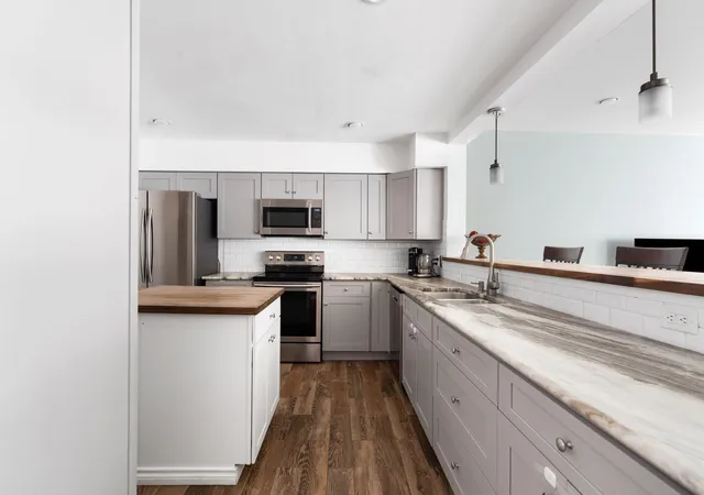 4th image of 2612 Yupon St, Houston, TX 77006 | MLS# 77355460