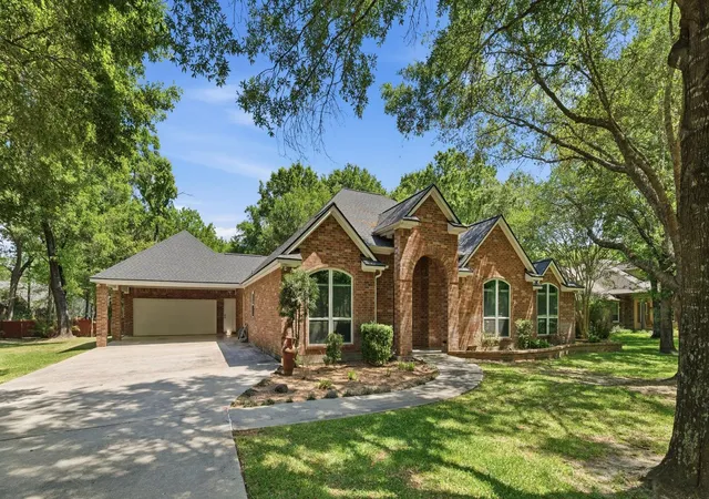 Photo 2 of Single family home for sale at 11714 Crk View Ln, Conroe, TX 77385 | MLS# 19603919 | Listing updated on 2026-08-22
