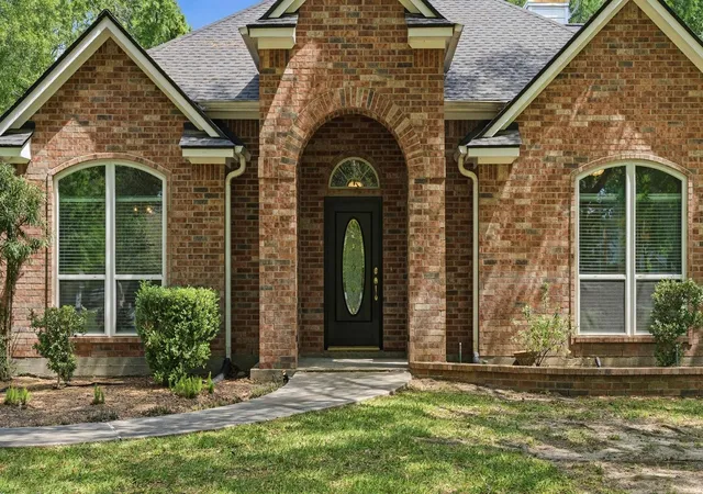Photo 3 of Single family home for sale at 11714 Crk View Ln, Conroe, TX 77385 | MLS# 19603919 | Listing updated on 2026-08-22