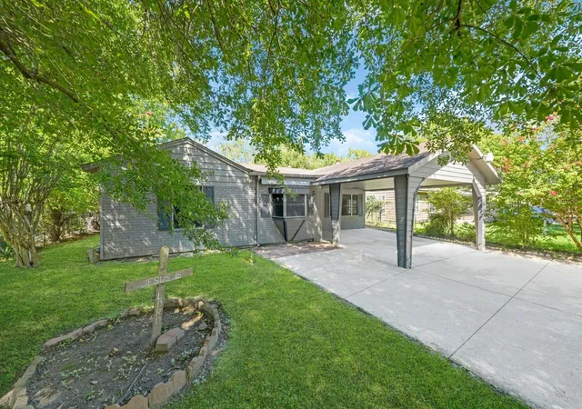 3rd image of 8142 Herschelwood St, Houston, TX 77033 | MLS# 10814226