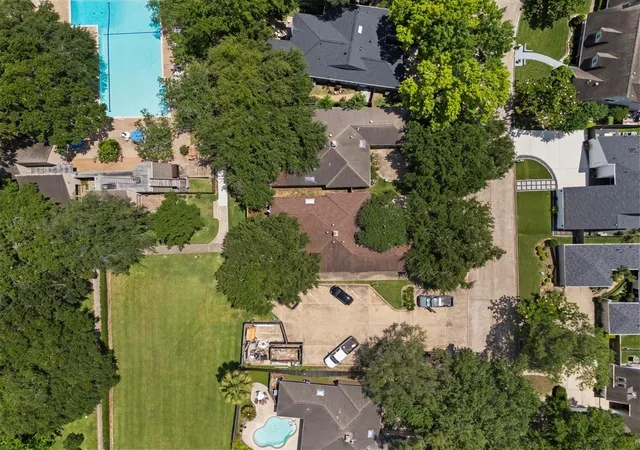 4th image of 1339 Beaujolais Ln, Houston, TX 77077 | MLS# 77637927
