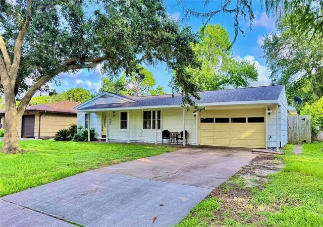 Photo 1 of Single family home for sale at 321 20th Avenue N, Texas City, TX 77590 | MLS# 61496031 | Listing updated on 2026-09-09