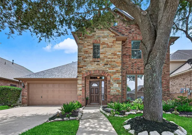 Photo 2 of Sale Pending at 8219 Terrace Brk Dr, Houston, TX 77040 | MLS# 98419127 | Listing updated on 2026-09-16