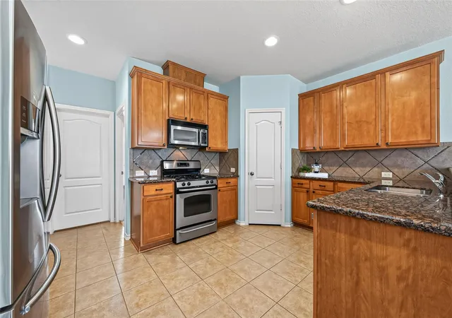 Photo 4 of Sale Pending at 8219 Terrace Brk Dr, Houston, TX 77040 | MLS# 98419127 | Listing updated on 2026-09-16