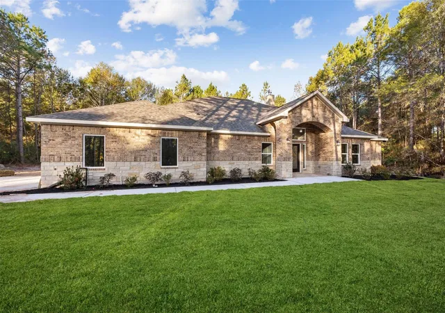 1st image of 129 Fluorite Ct, Huntsville, TX 77340 | MLS# 12000536