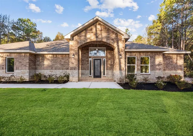 2nd image of 129 Fluorite Ct, Huntsville, TX 77340 | MLS# 12000536