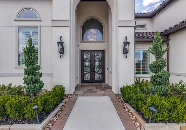 Photo 4 of Sale Pending at 19114 Coleto Crk Bnd Dr, Cypress, TX 77433 | MLS# 25328454 | Listing updated on 2026-08-12