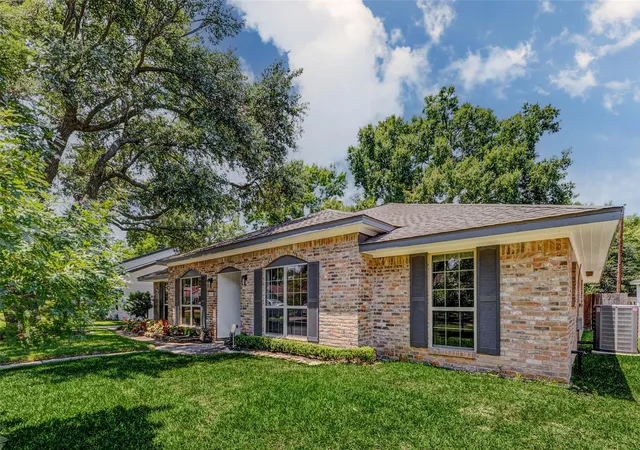 3rd image of 6226 Paisley St, Houston, TX 77096 | MLS# 75546733