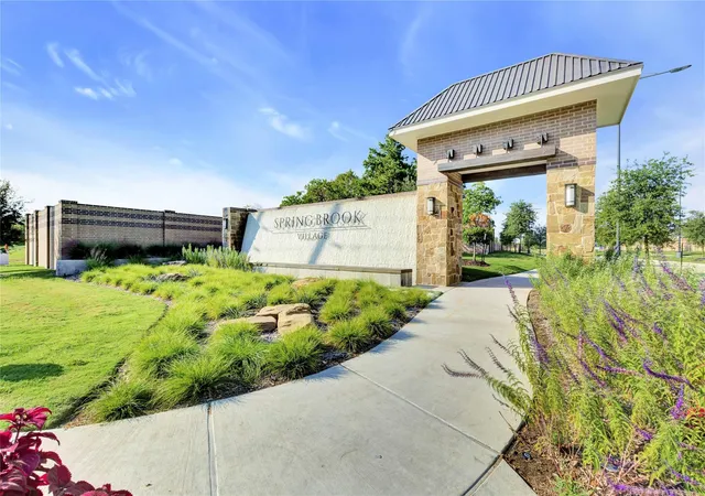 4th image of 9808 Falling Fern Ln, Houston, TX 77080 | MLS# 68768001
