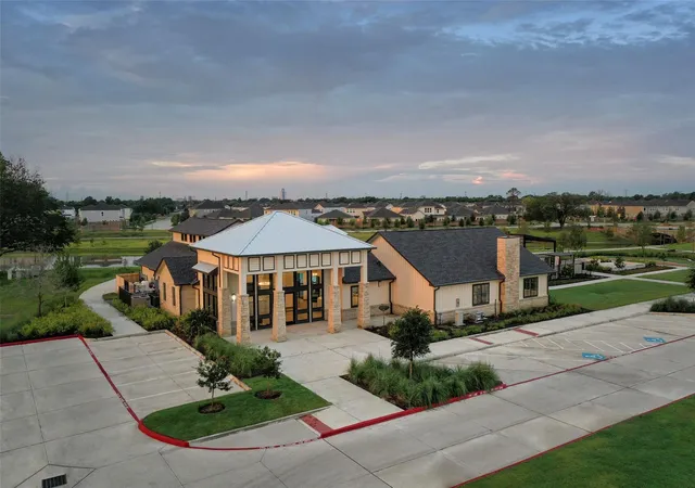 5th image of 9808 Falling Fern Ln, Houston, TX 77080 | MLS# 68768001