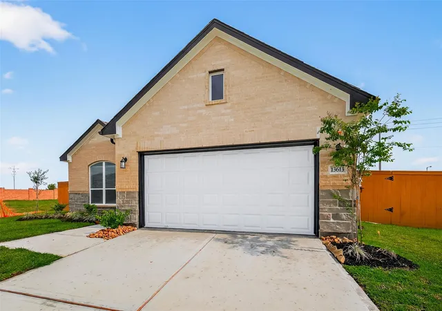 Photo 3 of Single family home for sale at 13613 Windward Mist Dr, Texas City, TX 77568 | MLS# 73400112 | Listing updated on 2026-09-16