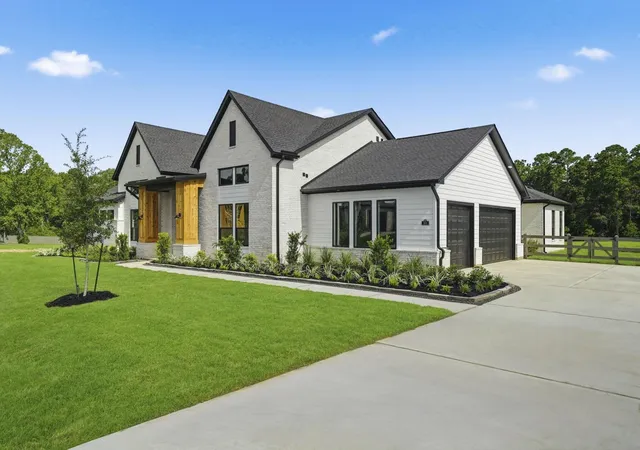 Photo 1 of Single family home for sale at 104 Bentwood Meadow Ln, Montgomery, TX 77356 | MLS# 33098523 | Listing updated on 2026-09-20