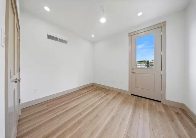 3rd image of 1124 Weiss St, Houston, TX 77009 | MLS# 51317079