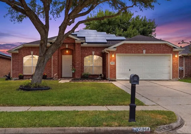 1st image of 2977 Community Dr, Alvin, TX 77511 | MLS# 60816098