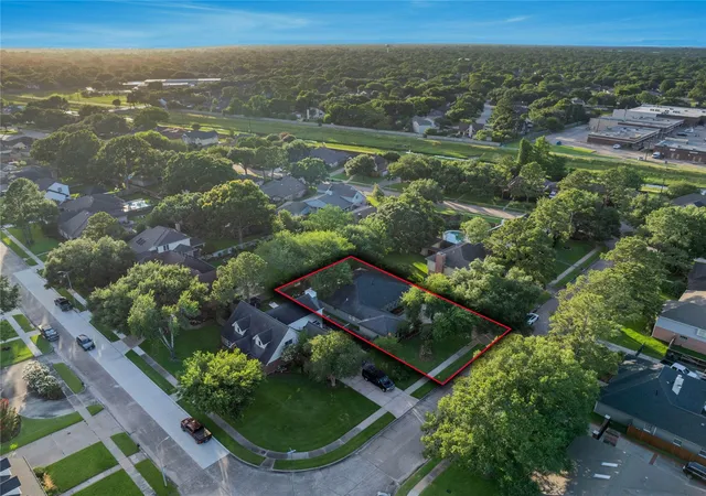2nd image of 813 E Green Belt Dr, Sugar Land, TX 77498 | MLS# 58519975
