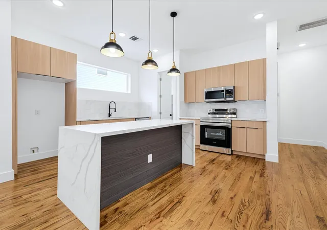 Photo 4 of Single family home for sale at 3405 Baer St, Houston, TX 77020 | MLS# 60786288 | Listing updated on 2026-09-23