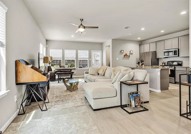 Photo 3 of Single family home for sale at 11833 Beachberry Dr, Houston, TX 77034 | MLS# 97316576 | Listing updated on 2026-09-20