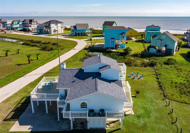 Homes for sale in Crystal Beach, TX | 920 Copacabana Dr, Crystal Beach, TX 77650 | MLS# 85721962