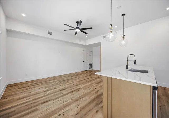 Listing Photo 5 - Condo for sale in building located at 4029 Cork Dr, Houston, TX 77047 - Unit #A-B
