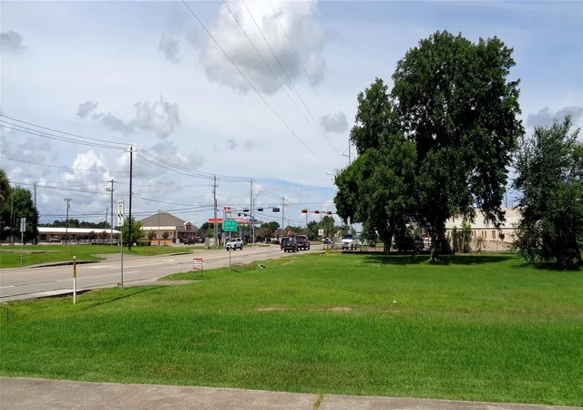 2nd image of 2418 25th Ave N, Texas City, TX 77590 | MLS# 82754706