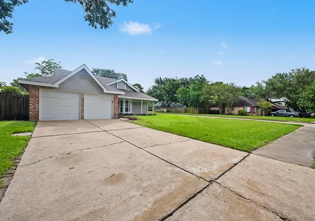 Photo 2 of Single family home for sale at 2710 Village Cir Dr, Katy, TX 77493 | MLS# 40409895 | Listing updated on 2026-09-10
