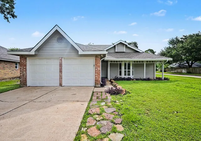 Photo 3 of Single family home for sale at 2710 Village Cir Dr, Katy, TX 77493 | MLS# 40409895 | Listing updated on 2026-09-10
