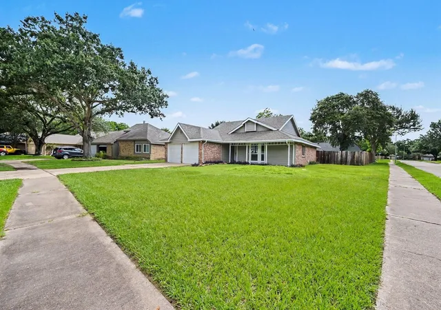 Photo 3 of Single family home for sale at 2710 Village Cir Dr, Katy, TX 77493 | MLS# 40409895 | Listing updated on 2026-09-10