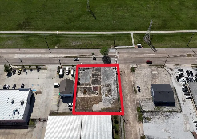 5th image of 13103 Hiram Clarke Rd, Houston, TX 77045 | MLS# 67726451