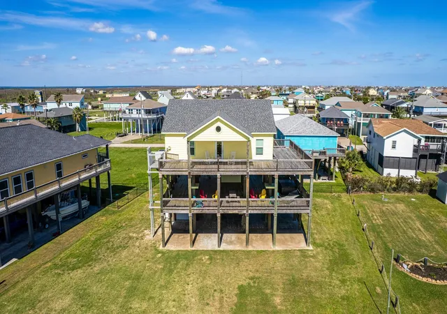 Photo 1 of Single family home for sale at 920 Palmview, Crystal Beach, TX 77650 | MLS# 44061381 | Listing updated on 2026-09-19