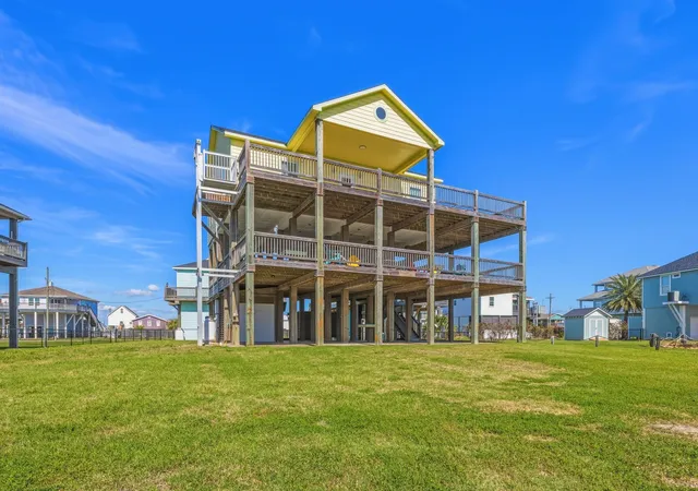 Photo 3 of Single family home for sale at 920 Palmview, Crystal Beach, TX 77650 | MLS# 44061381 | Listing updated on 2026-09-19