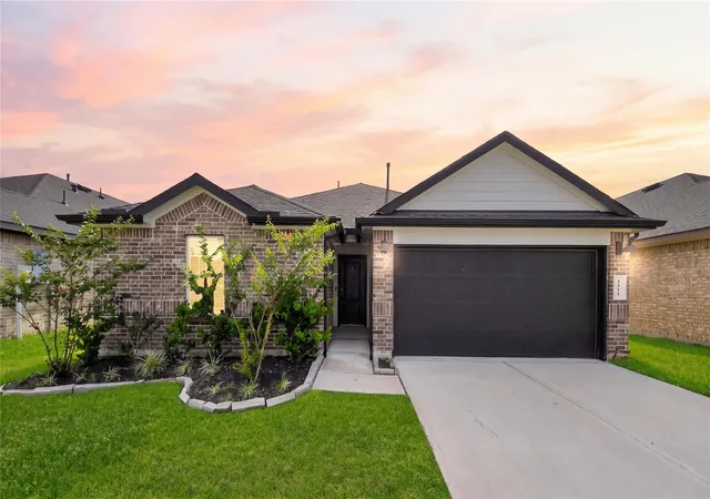 Photo 1 of Sale Pending at 3521 Rockefeller Rd, Texas City, TX 77591 | MLS# 50616251 | Listing updated on 2026-09-11