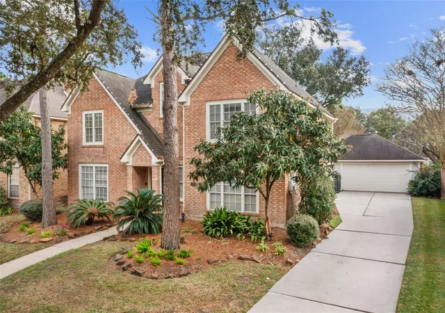 Photo 1 of Single family home for sale at 2005 Crescent Shore Dr, League City, TX 77573 | MLS# 91037446 | Listing updated on 2026-08-19