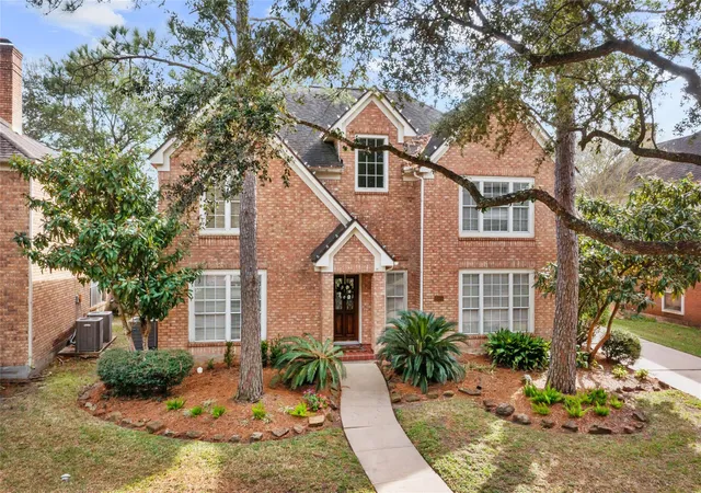 Photo 2 of Single family home for sale at 2005 Crescent Shore Dr, League City, TX 77573 | MLS# 91037446 | Listing updated on 2026-08-19