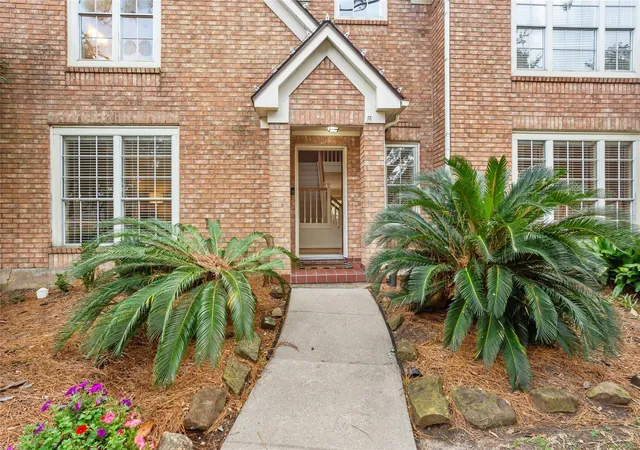 Photo 4 of Single family home for sale at 2005 Crescent Shore Dr, League City, TX 77573 | MLS# 91037446 | Listing updated on 2026-08-19