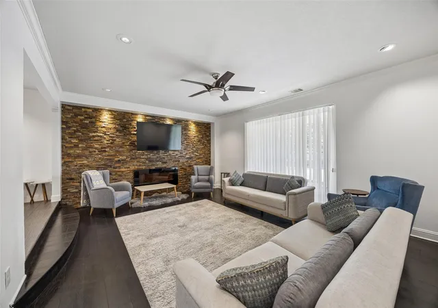 Photo 3 of Sale Pending at 5535 S Braeswood Blvd, Houston, TX 77096 | MLS# 75885966 | Listing updated on 2026-08-12