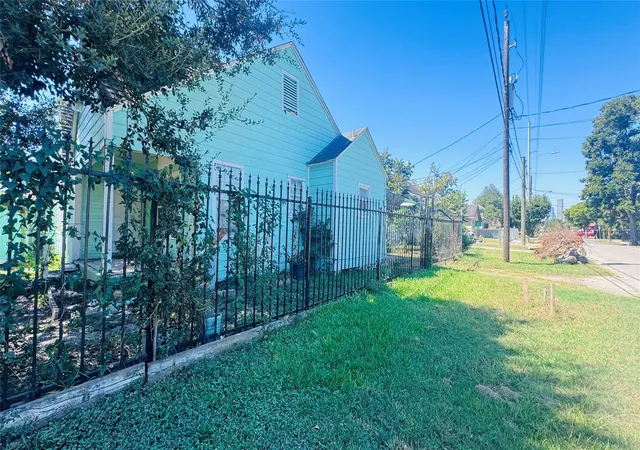 3rd image of 100 Stiles St, Houston, TX 77011 | MLS# 2995102