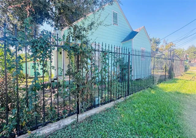 4th image of 100 Stiles St, Houston, TX 77011 | MLS# 2995102