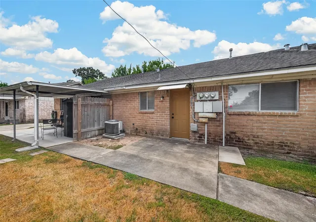 Photo 4 of Sale Pending at 2214 Buchanan Dr, Baytown, TX 77520 | MLS# 71379965 | Listing updated on 2026-09-17