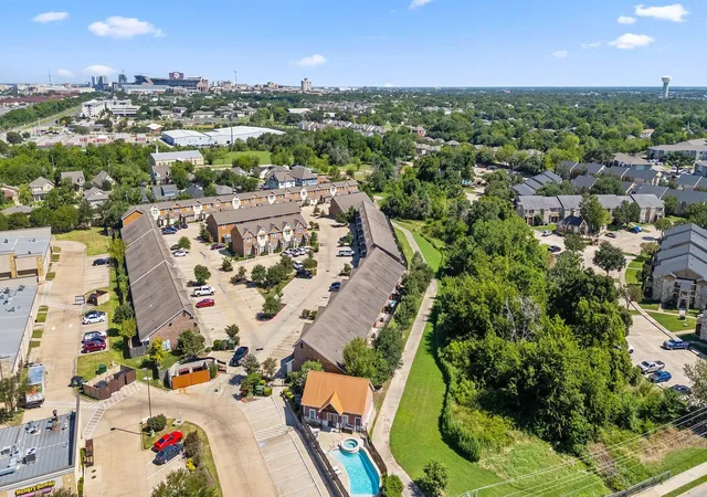 2nd image of 301 Sw Pkwy, College Station, TX 77840