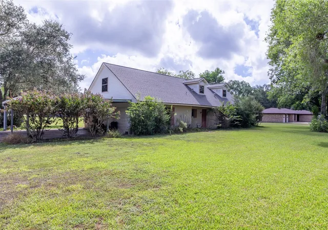 Photo 3 of Sale Pending at 268 Sue Ann St, El Campo, TX 77437 | MLS# 74600725 | Listing updated on 2026-09-18