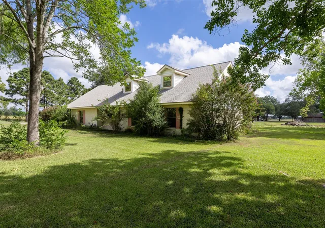 Photo 3 of Sale Pending at 268 Sue Ann St, El Campo, TX 77437 | MLS# 74600725 | Listing updated on 2026-09-18