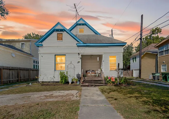 Homes for sale in Houston, TX | 403 E 8th St, Houston, TX 77007 | MLS# 92416412