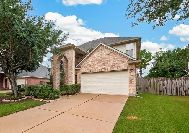 image of 2322 Diamond Springs Dr, Pearland, TX 77584 | MLS# 74327612