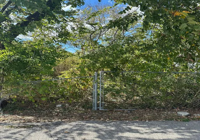Photo 3 of Land for sale at 21 Taylor Ct, Houston, TX 77020 | MLS# 89092991 | Listing updated on 2026-02-01