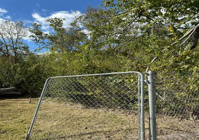 Photo 3 of Land for sale at 21 Taylor Ct, Houston, TX 77020 | MLS# 89092991 | Listing updated on 2026-02-01