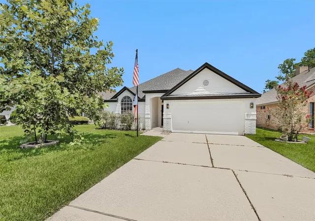 Photo 2 of Sale Pending at 6913 Gentle Breeze Dr, Willis, TX 77318 | MLS# 18149942 | Listing updated on 2026-09-09