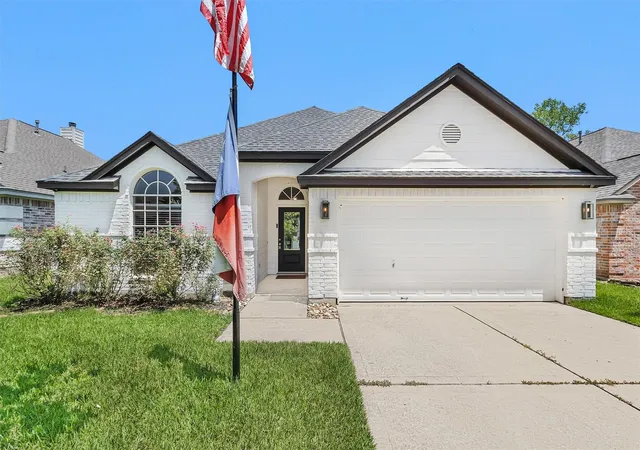 Photo 3 of Sale Pending at 6913 Gentle Breeze Dr, Willis, TX 77318 | MLS# 18149942 | Listing updated on 2026-09-09