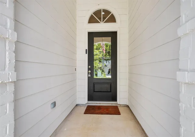 Photo 4 of Sale Pending at 6913 Gentle Breeze Dr, Willis, TX 77318 | MLS# 18149942 | Listing updated on 2026-09-09