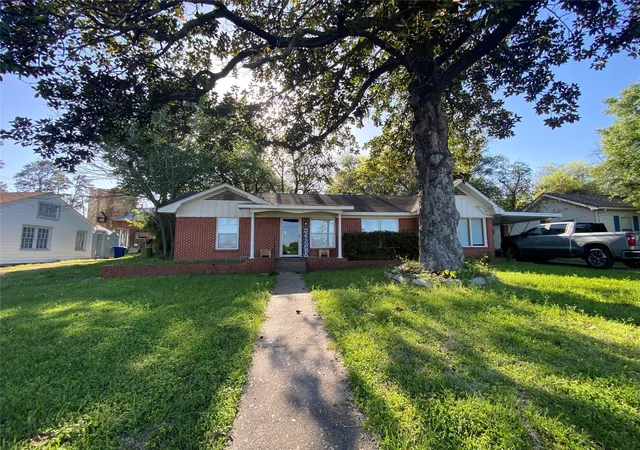 2nd image of 1016 Pecan St, Huntsville, TX 77320 | MLS# 93648750
